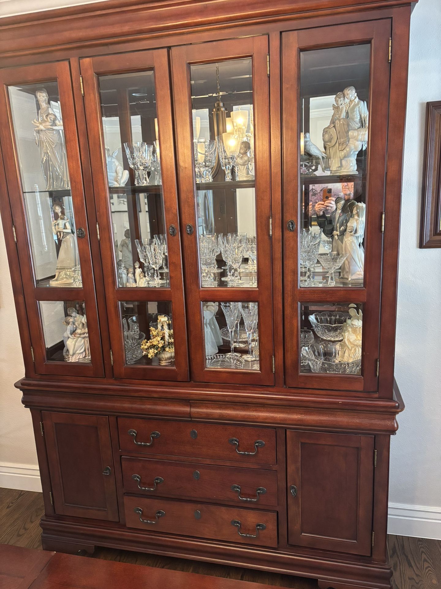 China Cabinet/Hutch