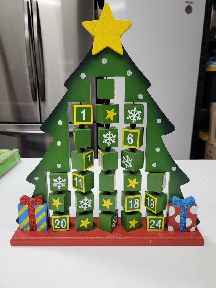 Retired Hobby Lobby 15" Wood CHRISTMAS TREE
$20