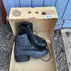 Z coil, black men’s work boots, toe guards, worn twice, box for years like new