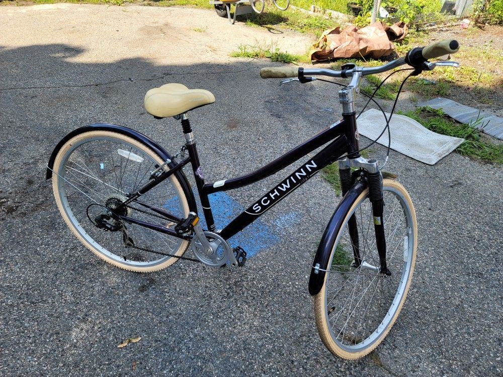 Schwinn Errand Female Bike. 26in frame