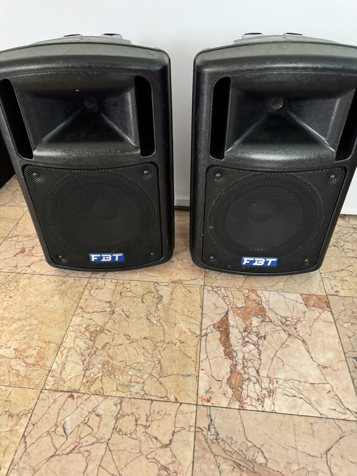 Power Speakers,FfbT Mixer, including Behringer Powered speakers made in Italy 10 inches FBT