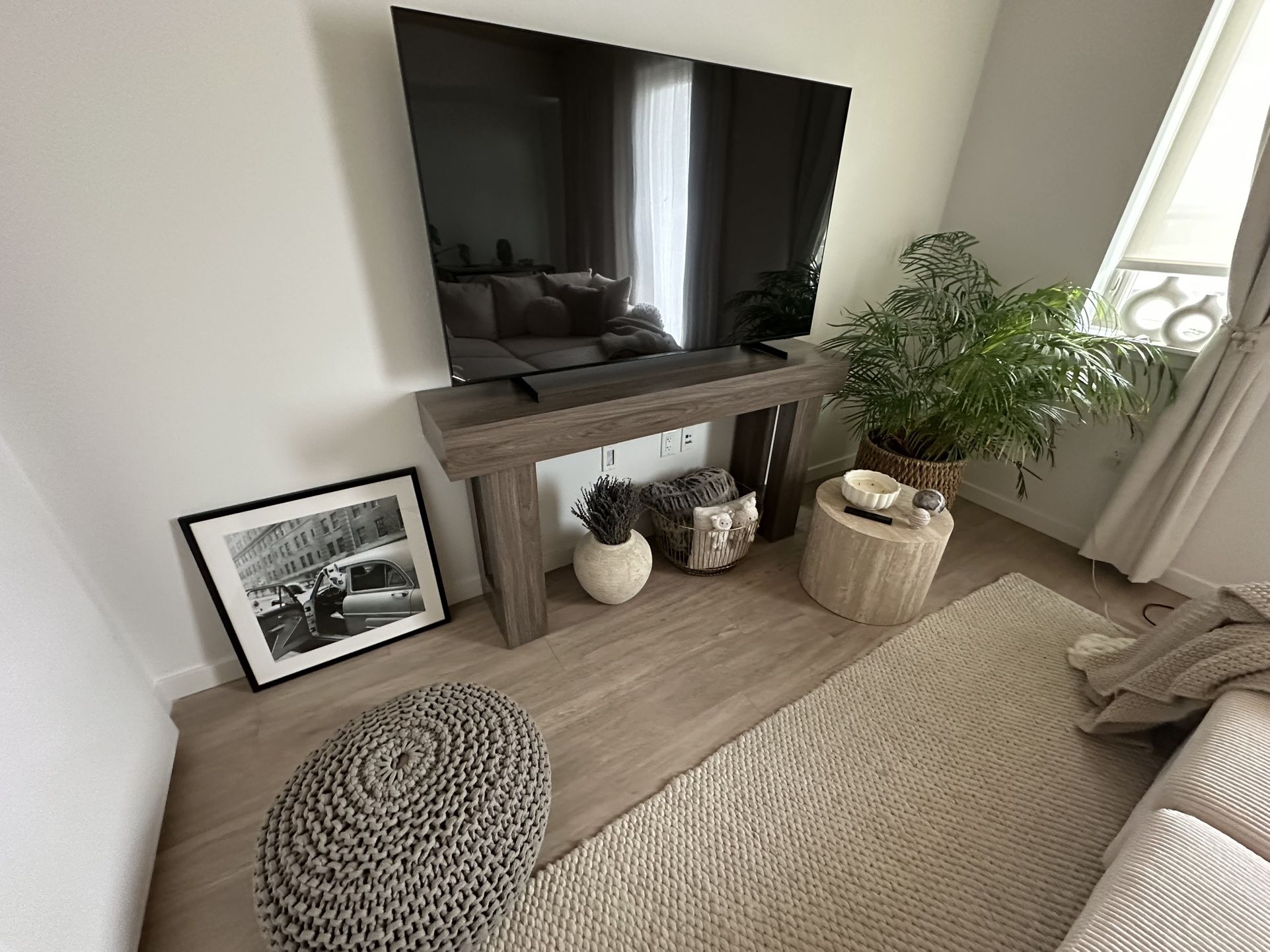 Samsung - 65” Class DU6900 Series Crystal UHD 4K Smart Tizen TV (2024)
