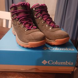 Columbia Jicking Snow Boots For Woman Size 9