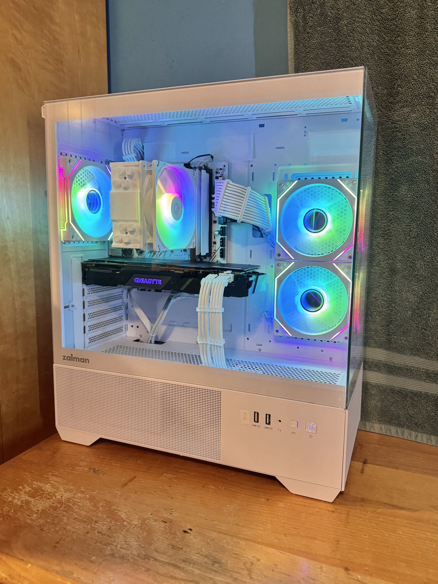 White RTX Gaming PC / Windows 11 Pro, Ryzen 7, 16GB Ram, Nvidia, RGB