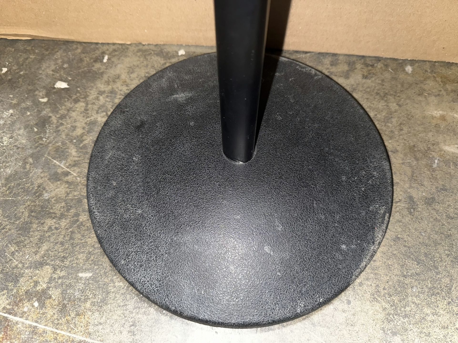 K & M One hand Mic Stand, Round Base, Straight Stand