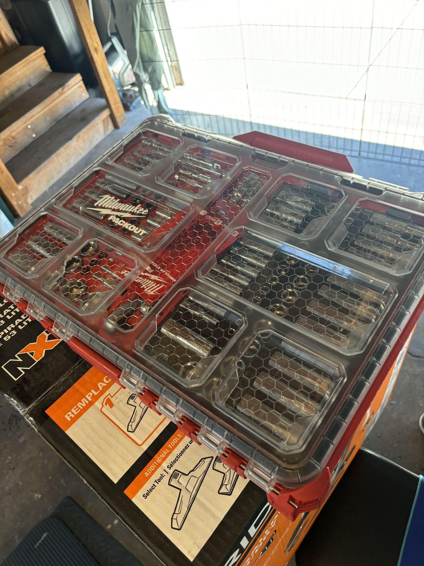 Milwaukee 3/8 in. and 1/4 in. Drive SAE/Metric Ratchet and Socket Mechanics Tool Set with PACKOUT Case (106-Piece)