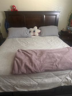 Cal king bed set