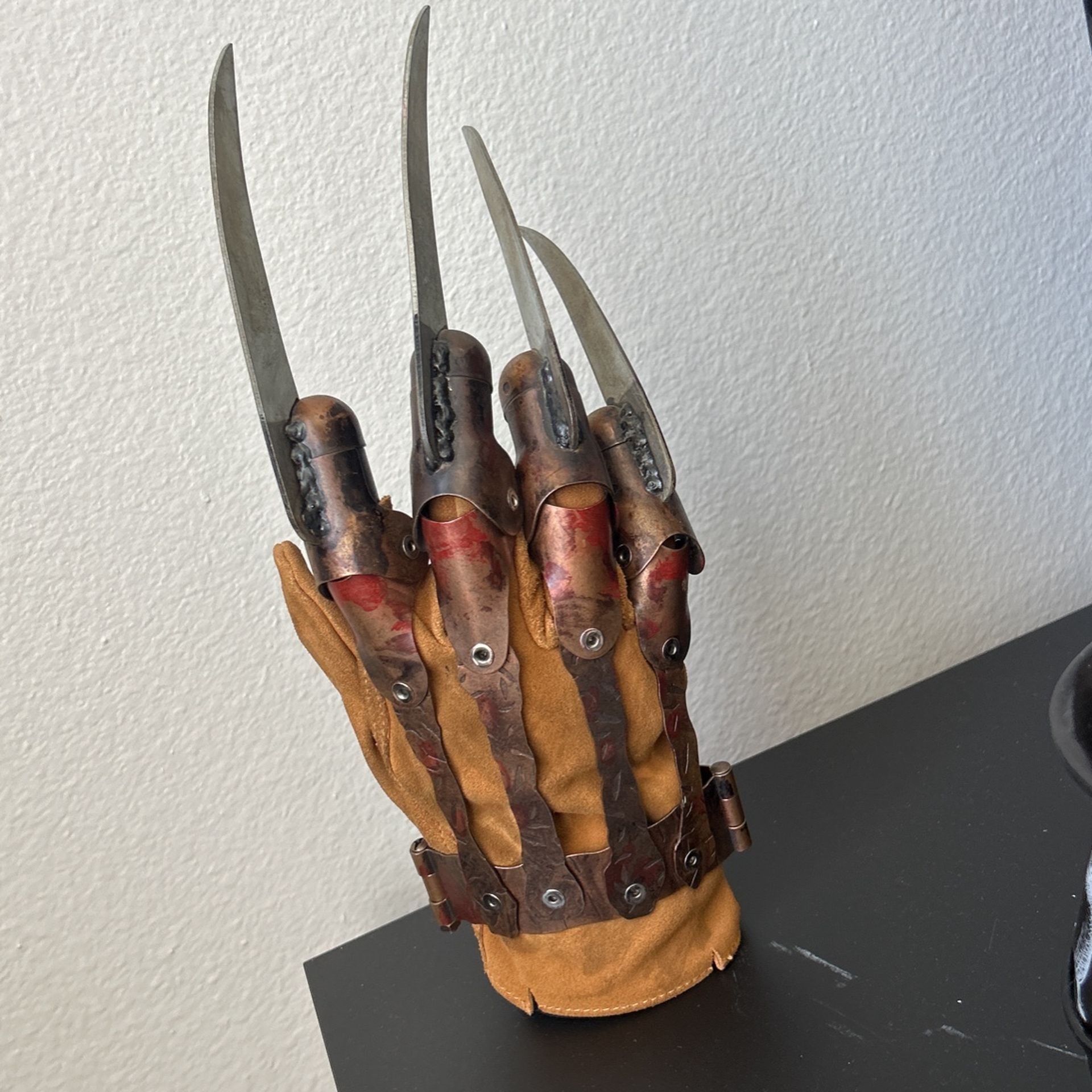 Neca A Nightmare On Elm Street 2010 Freddy Glove Replica