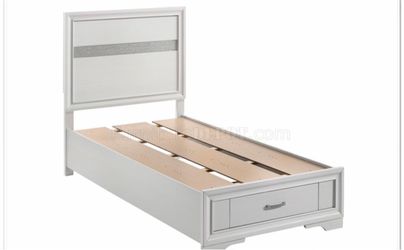 Ashley Bedroom Set – 2 Twin Beds, Chest & 2 Nightstands