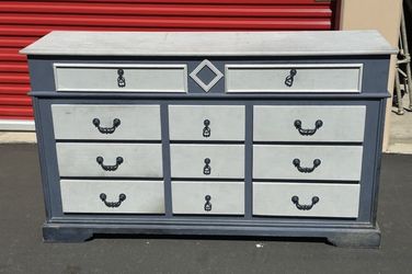 Vintage dresser