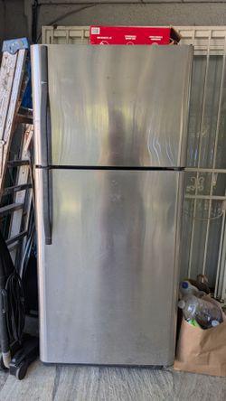 Kenmore fridge with freezer