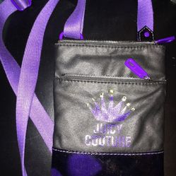JUICY COUTURE 2000's BLACK & PURPLE CANVAS & VINYL PURSE WITH STRAP AND ZIPPER