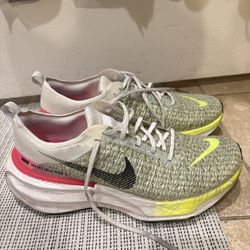 Nike INVINCIBLE Run 3 Size 14