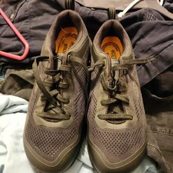 Keen Hard Toe Shoe Size 8.5 Women's 