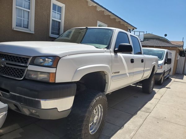 2005 Chevy 2500 Silverado Long Bed Nice Clean truck no problems just