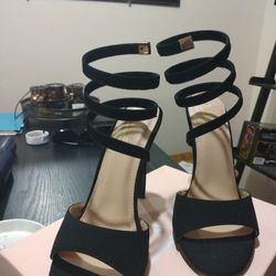 Glaze Size 7.5 Black Heels Brand New 
