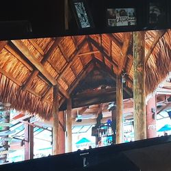 Samsung 43" PLASMA. Like New Low Hours