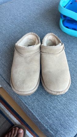 UGG Classic Bootie Slipper - Kids size 2Y