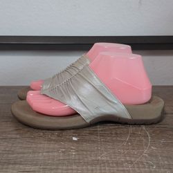 Taos Gift 2 Women's Sandals Shoes Size 9