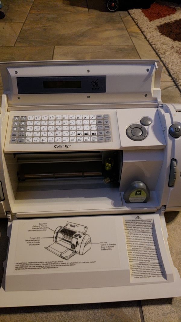 Cricut Personal Cutter Machine (old model) for Sale in San Antonio, TX
