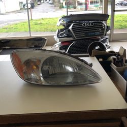 2000 To 2007 Ford Taurus Headlight Passenger Side Assembly #251 FB205 