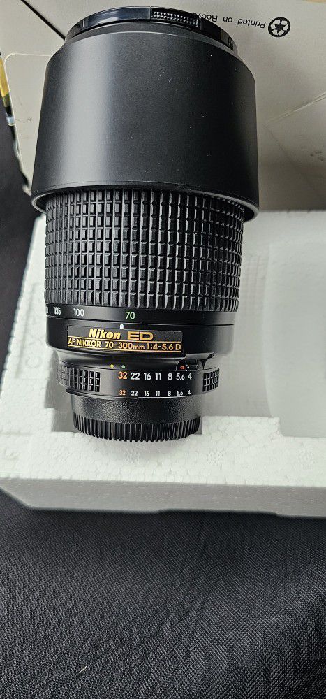 Nikon AF Nikkor 70-300mm f/4-5.6D