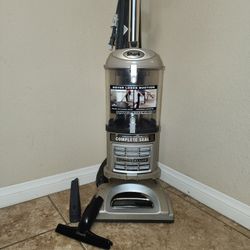 Shark Liftaway Deluxe 