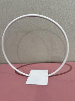 16” White Metal Centerpiece Base