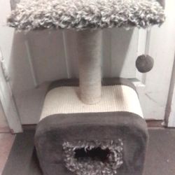 Kitty Hideaway Cat Tree Like New 