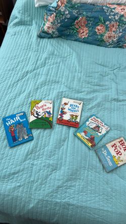 5 Dr. Seuss books (old)