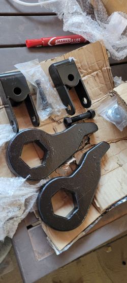 2000----2006 Chevy Silverado, Tahoe /GMC Sierra  Yukon 1-3 inch lift kit