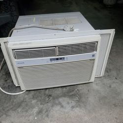 Frigidaire Air Conditioner 25000 BTU