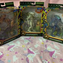 Lot of 3 Alien Figure - Xenomorph Drone  and Xenomorph Runner  and Warrior-New
