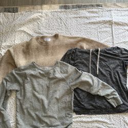 Woman’s Size Medium Lot Of Clothes 