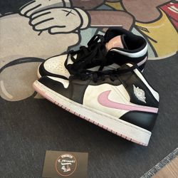 Jordan 1 Mid Pink Sz 7y 