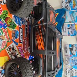 Traxxas SUMMIT  RC Car