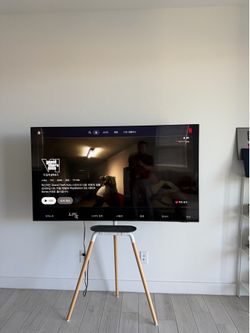 Samsung 65” 4K Smart TV (UN65AU8000) – $300 with Stand