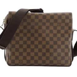 Louis Vuitton Handbag/ Cross-body Bag 