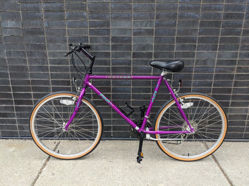 Fuji Nevada 26" 21-Speed City/Commuter/Road Bike Hybrid - Near NEW! - Light 17" Frame - Specialized Cup Holder - Comfort Seat - Tuned (MSRP $400)