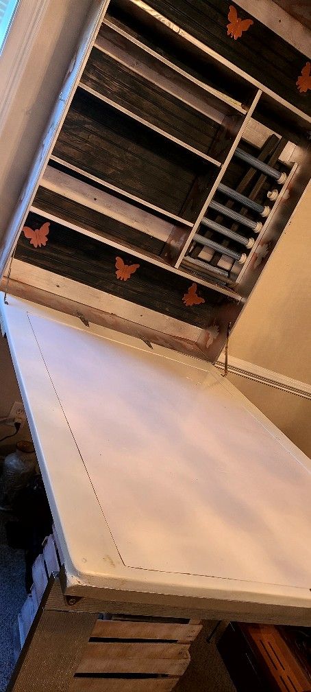 A Pull-down Craft Desk