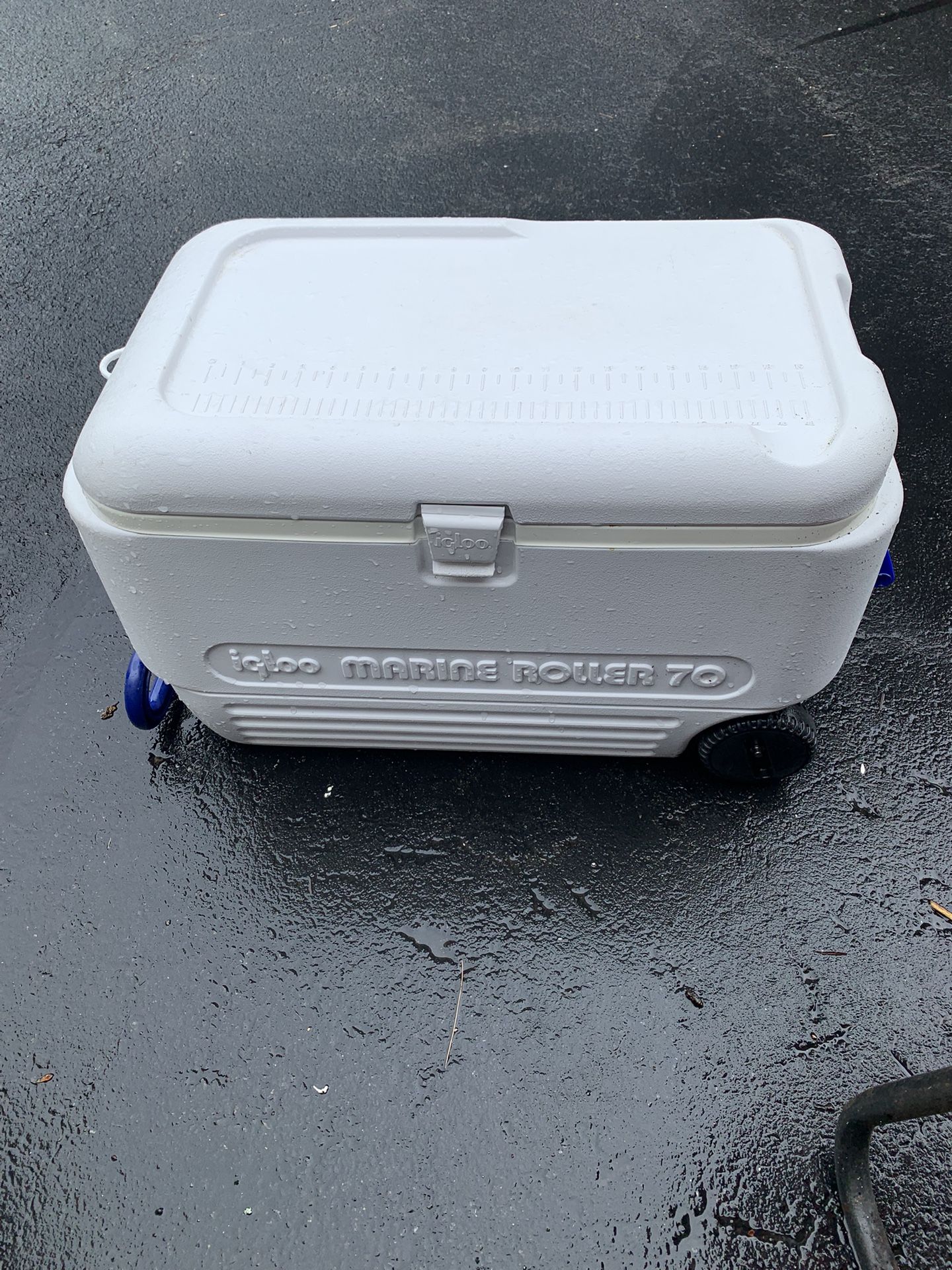 Igloo Marine 70 Rolling Cooler