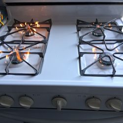 Amana Gas Range Stove Oven Works Great Fully Functional 