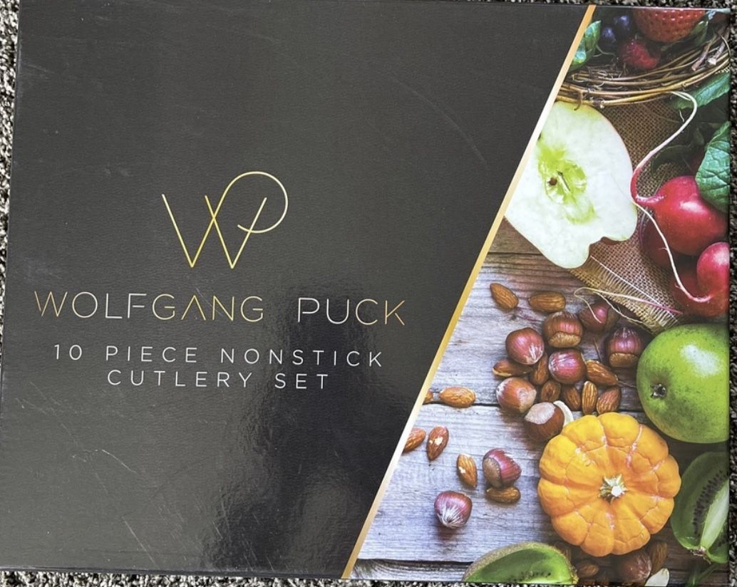 Wolfgang Puck 10-Piece Colored Nonstick Cutlery Set 5 Knives / Protective Sheath