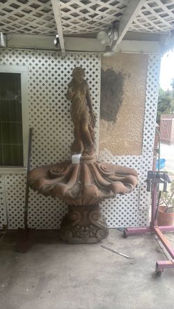 statue