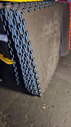 Nine 4ft x 4ft Rubber Foam Puzzle Mats. 1 Inch Thick.