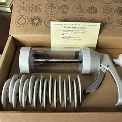 New In Box The Pampered Chef Cookie Press #1525 Original Box - 16 Discs
