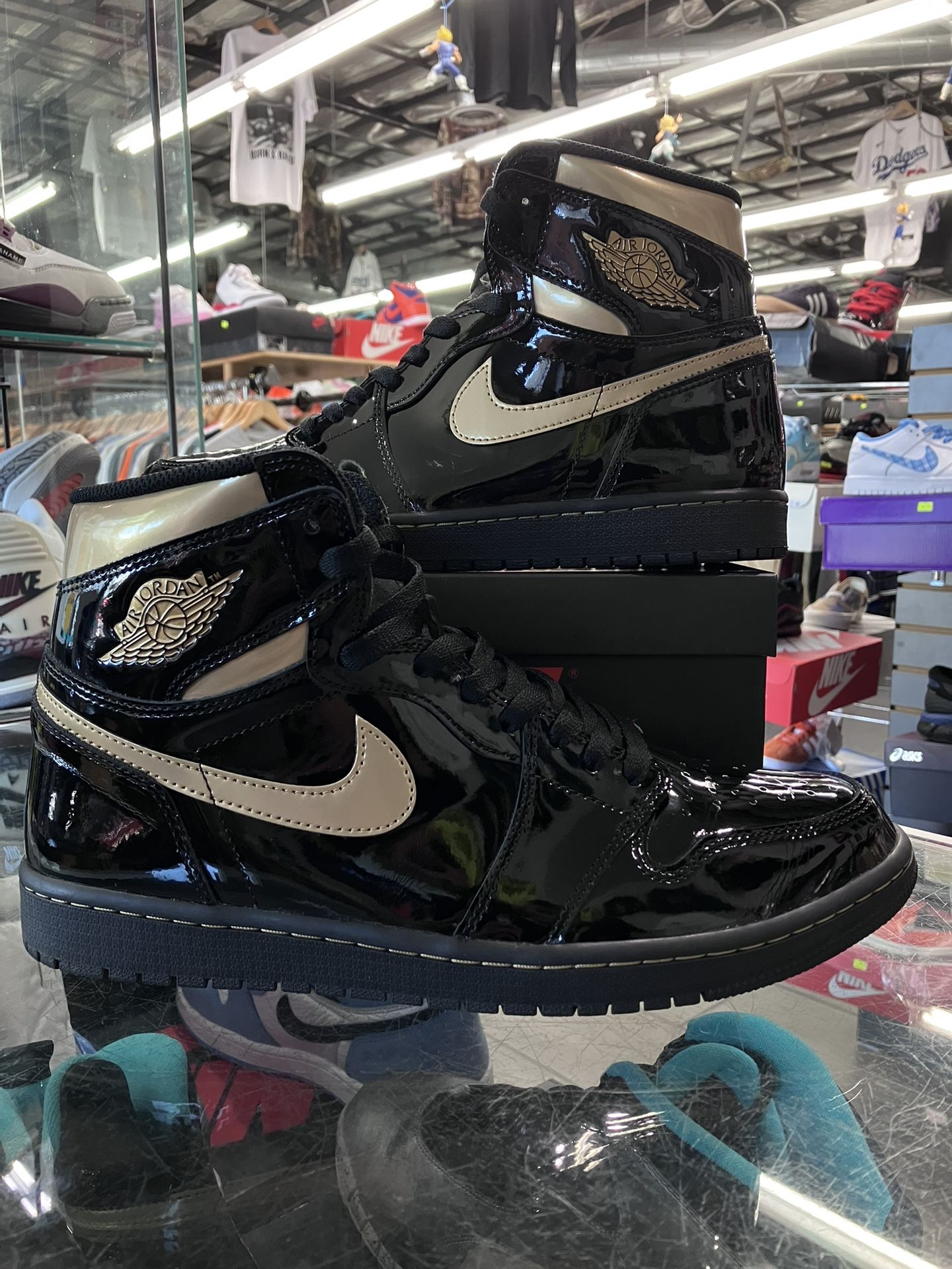 Air Jordan 1 Retro High Black Metallic Gold