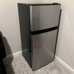 4.3 Cubic Ft Refrigerator 