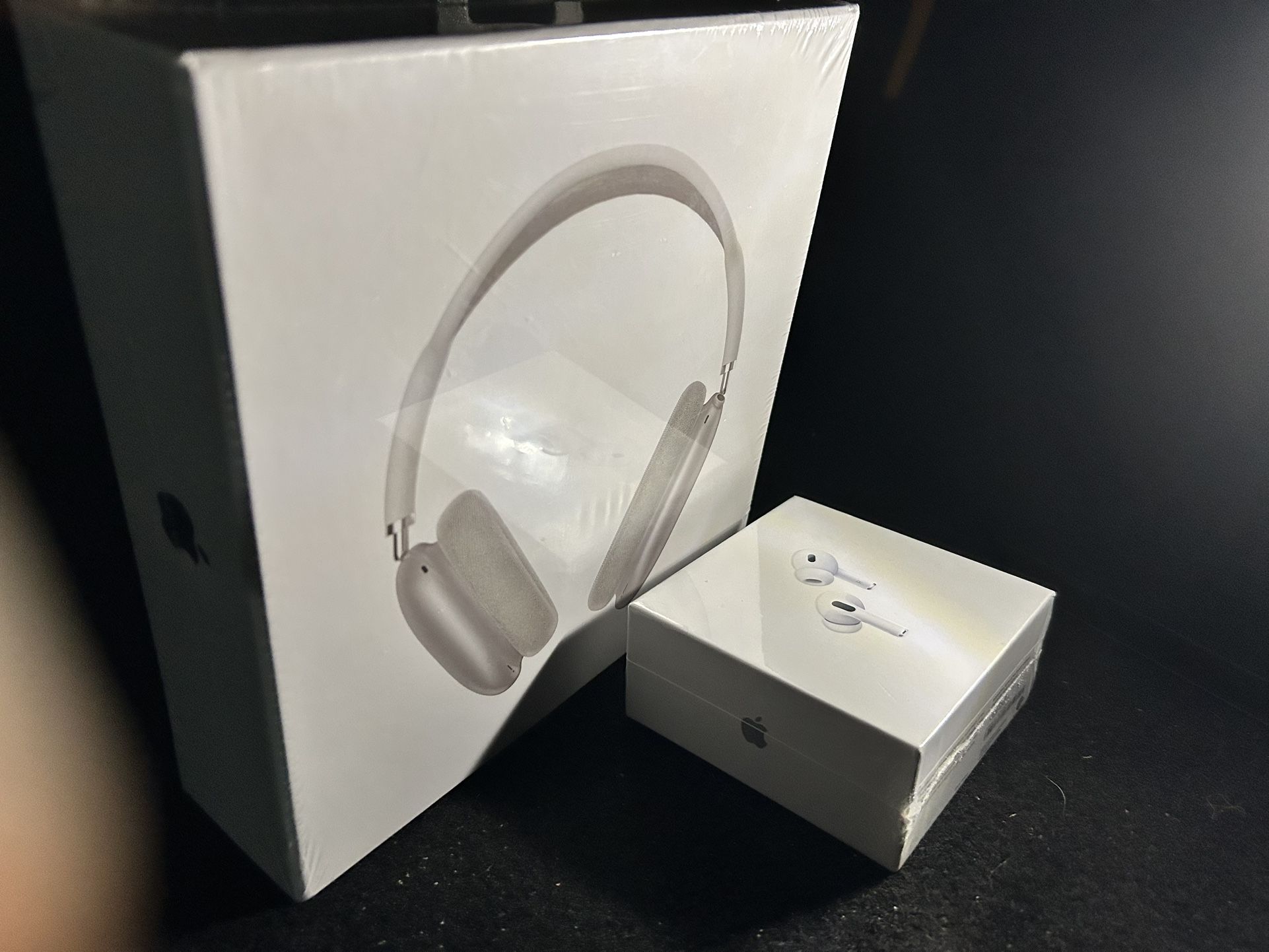AirPods Pro & Max