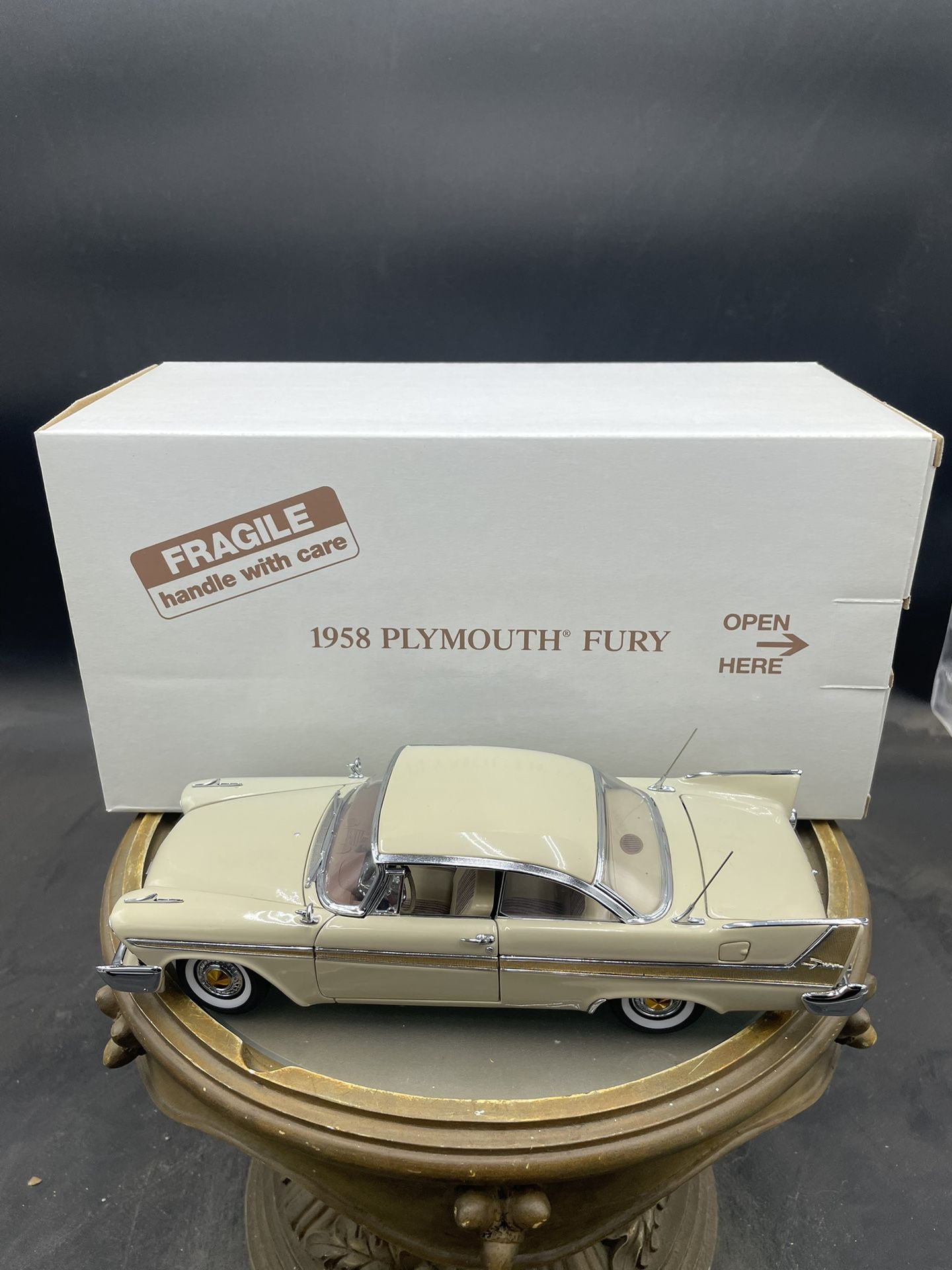 Danbury Mint 1958 Plymouth Fury Hardtop 1/24 Scale Model Car Diecast With Box